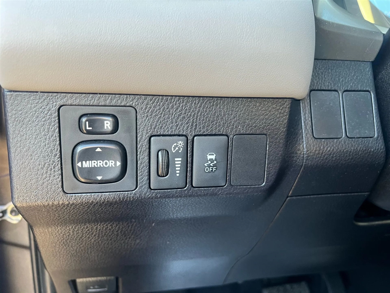 Toyota RAV4 XLE FWD 2015