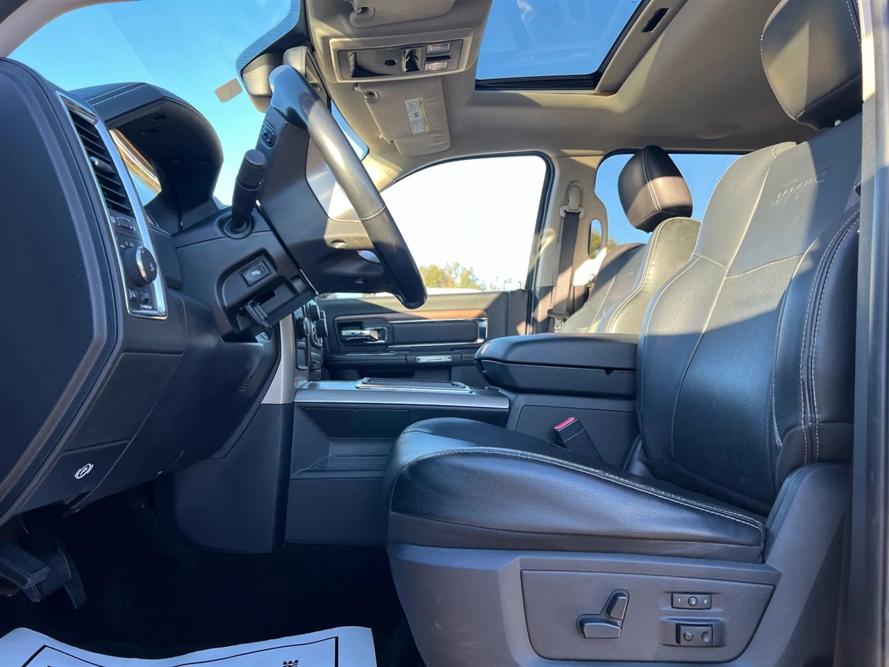 RAM 2500 Laramie Crew Cab SWB 4WD 2013