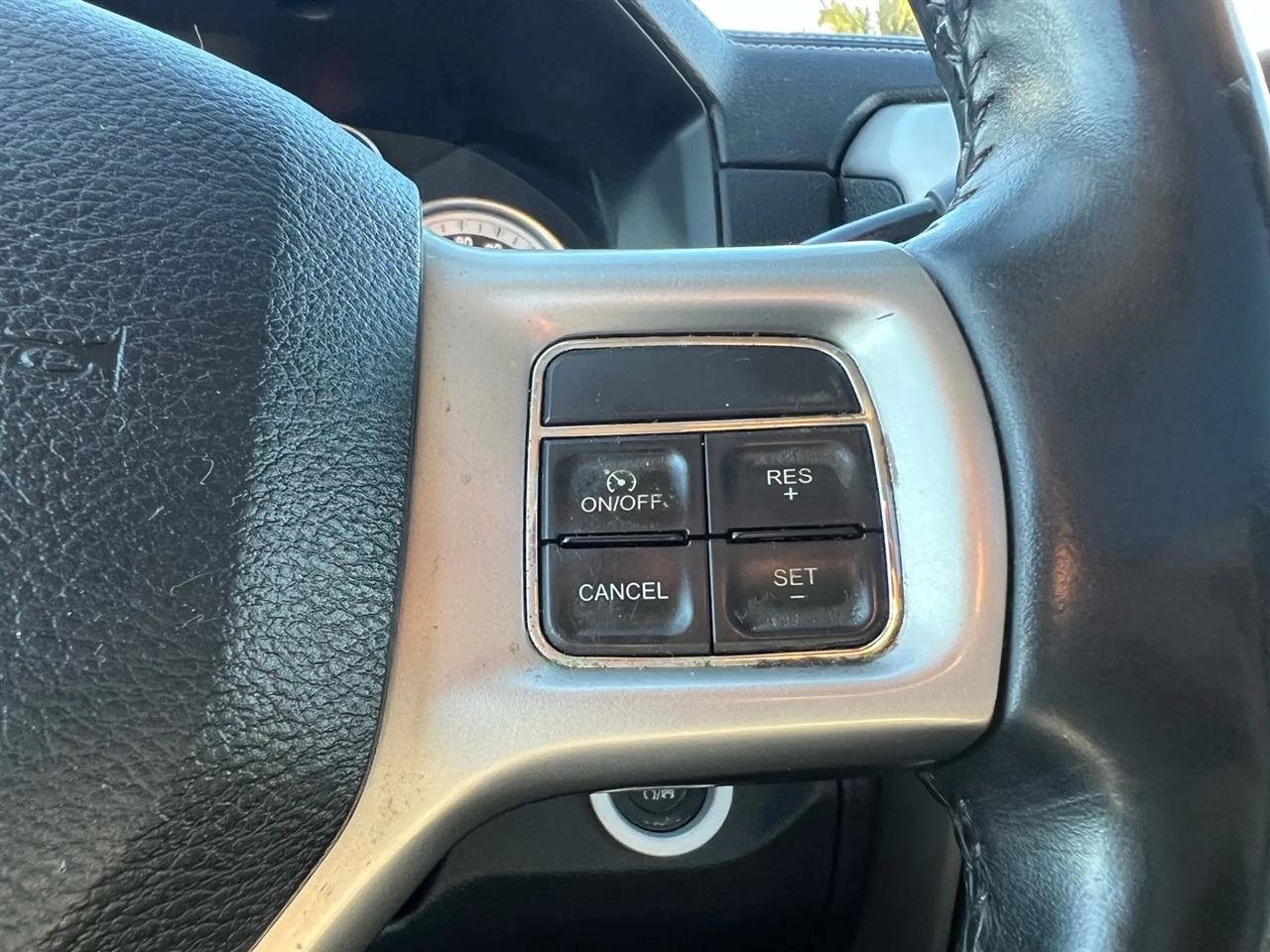 RAM 2500 Laramie Crew Cab SWB 4WD 2013