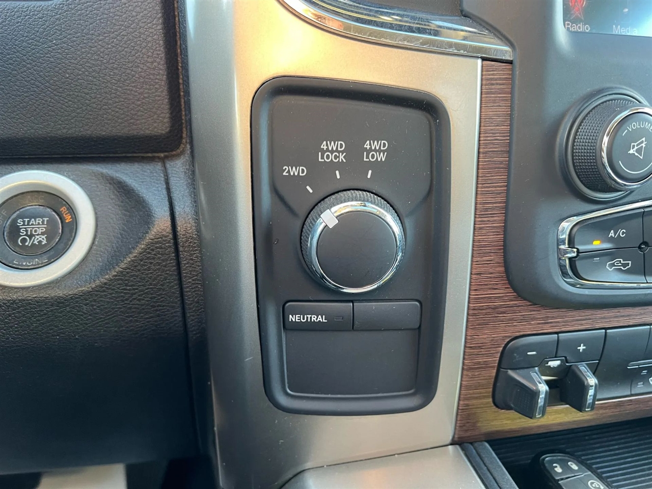 RAM 2500 Laramie Crew Cab SWB 4WD 2013