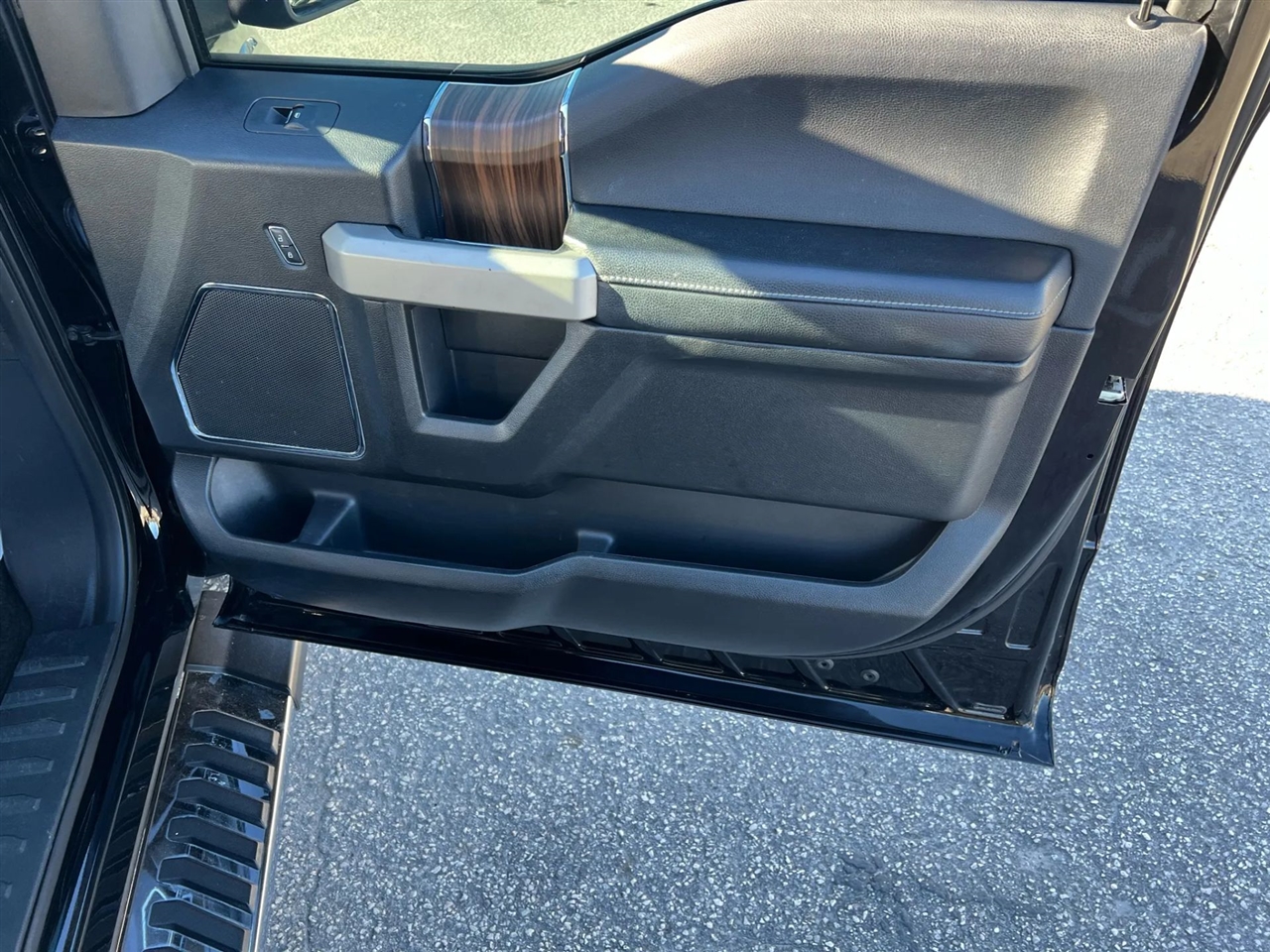 Ford F-150 Lariat SuperCrew 5.5-ft. Bed 4WD 2017