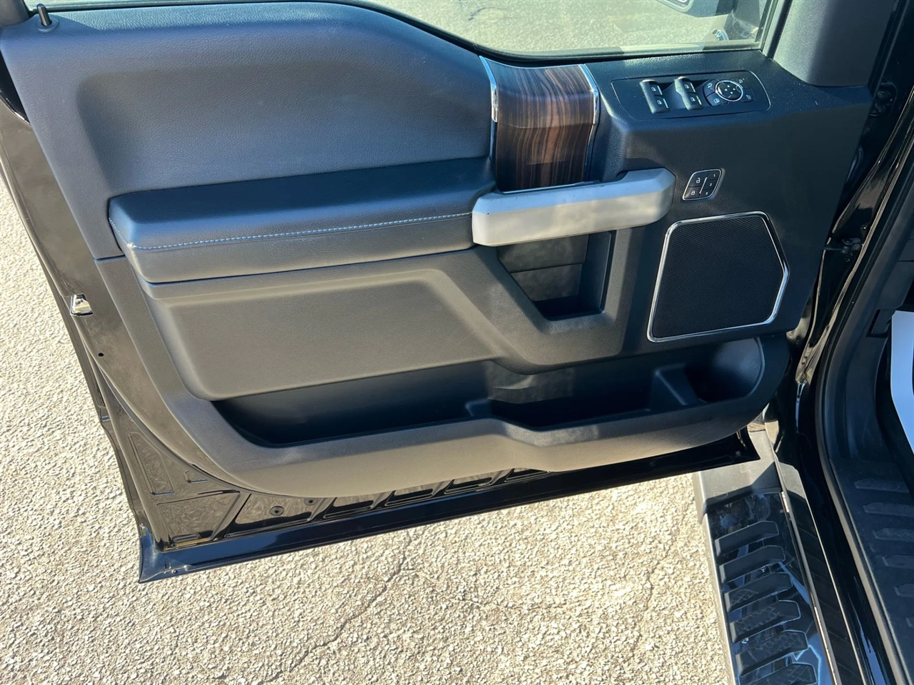 Ford F-150 Lariat SuperCrew 5.5-ft. Bed 4WD 2017