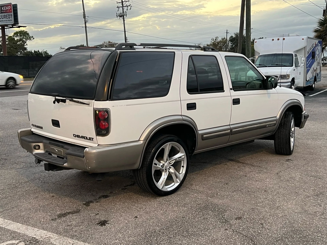 Chevrolet Blazer LT 4-Door 2WD 2000