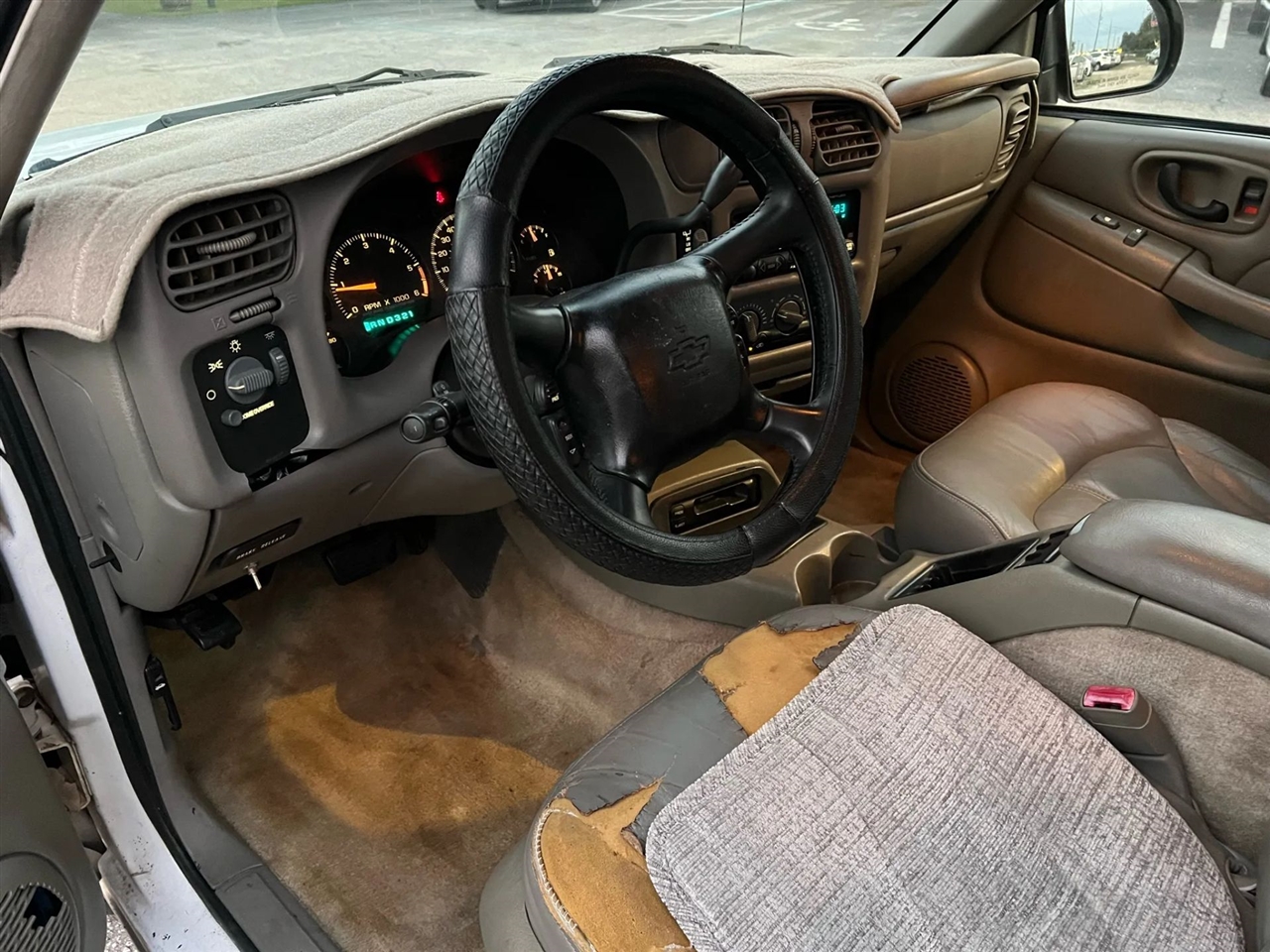 Chevrolet Blazer LT 4-Door 2WD 2000