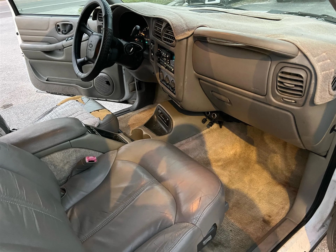 Chevrolet Blazer LT 4-Door 2WD 2000