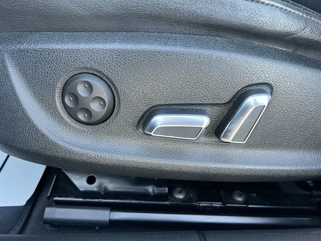 Audi A4 2.0 T Sedan FrontTrak Multitronic 2015