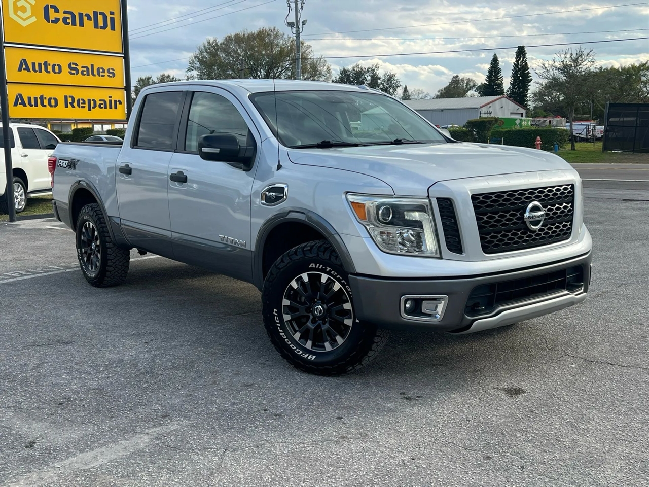 2017 Nissan Titan PRO-4X Crew Cab 4WD