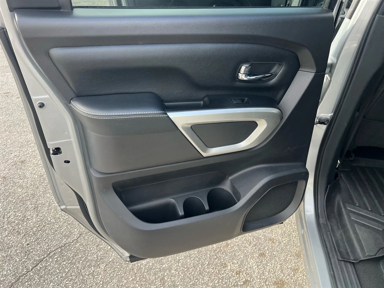 Nissan Titan PRO-4X Crew Cab 4WD 2017