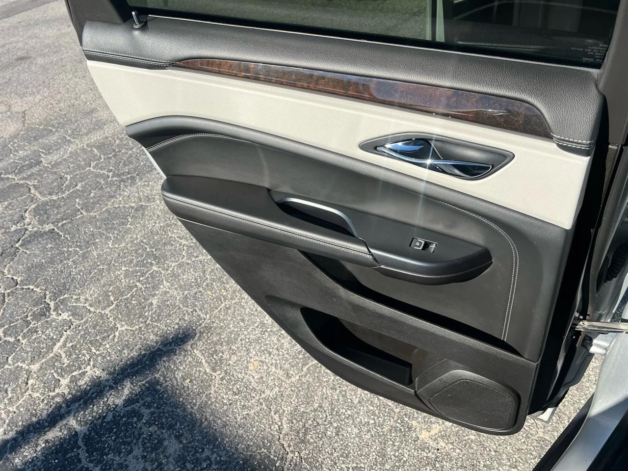 Cadillac SRX Luxury Collection FWD 2014