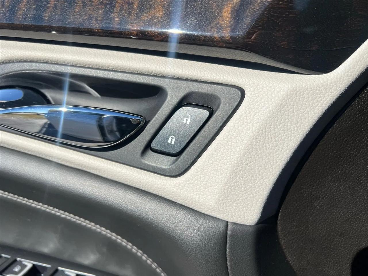 Cadillac SRX Luxury Collection FWD 2014