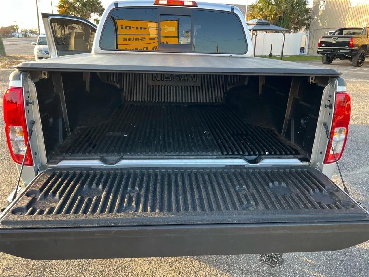 Nissan Frontier SV Crew Cab 2WD 2016