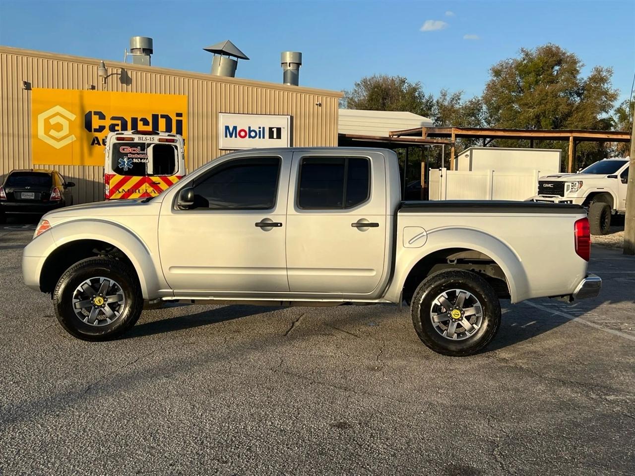 Nissan Frontier SV Crew Cab 2WD 2016