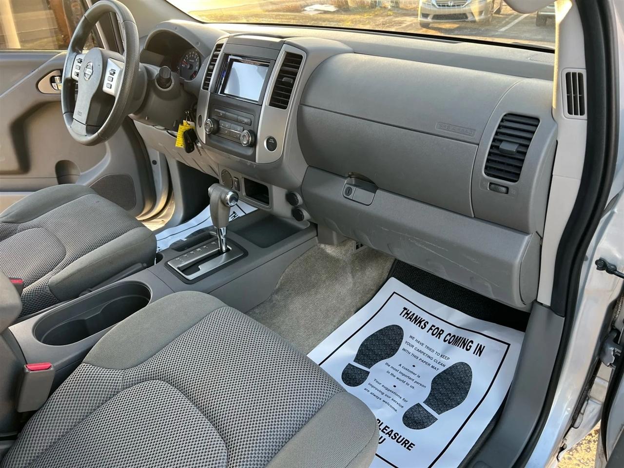 Nissan Frontier SV Crew Cab 2WD 2016