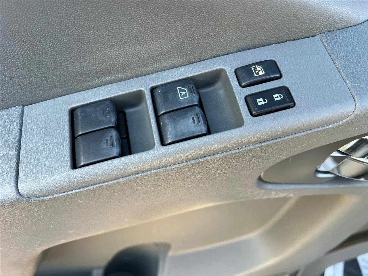 Nissan Frontier SV Crew Cab 2WD 2016