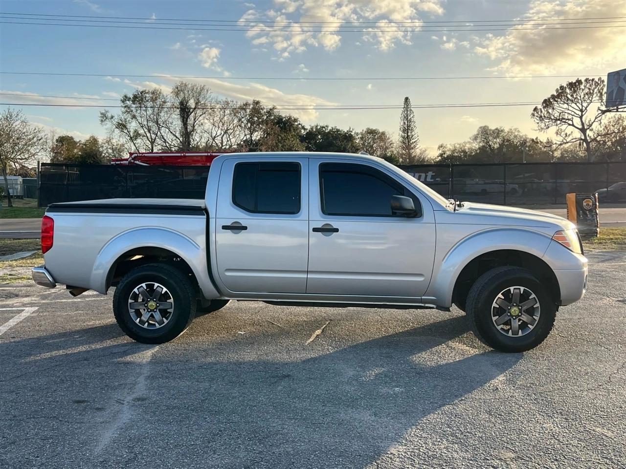 Nissan Frontier SV Crew Cab 2WD 2016