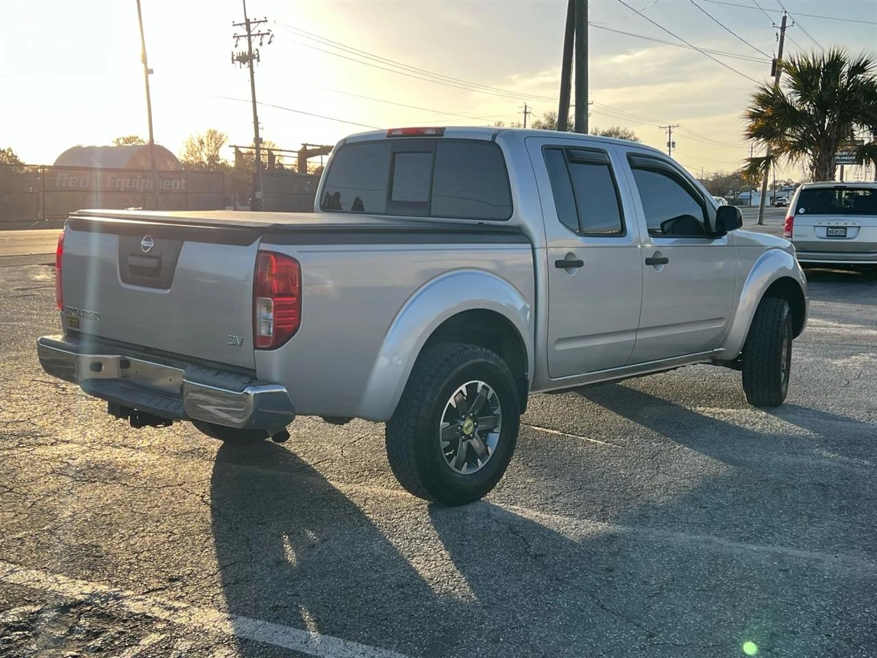 Nissan Frontier SV Crew Cab 2WD 2016