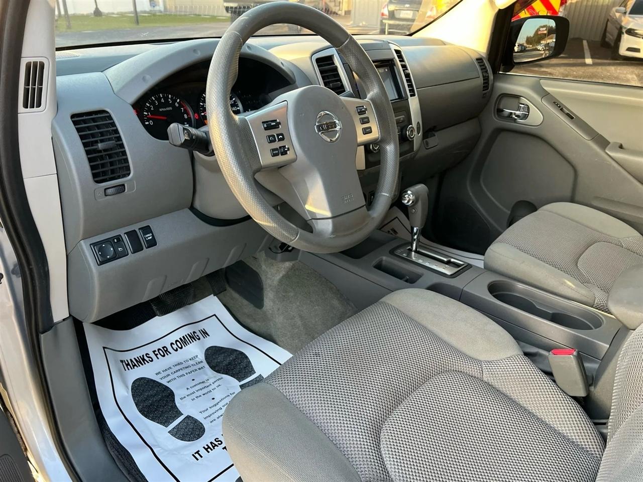 Nissan Frontier SV Crew Cab 2WD 2016