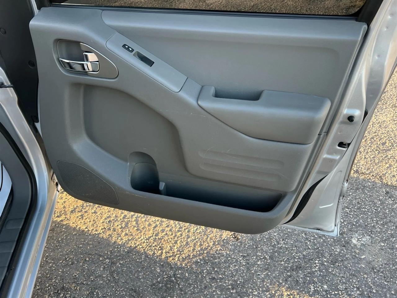 Nissan Frontier SV Crew Cab 2WD 2016