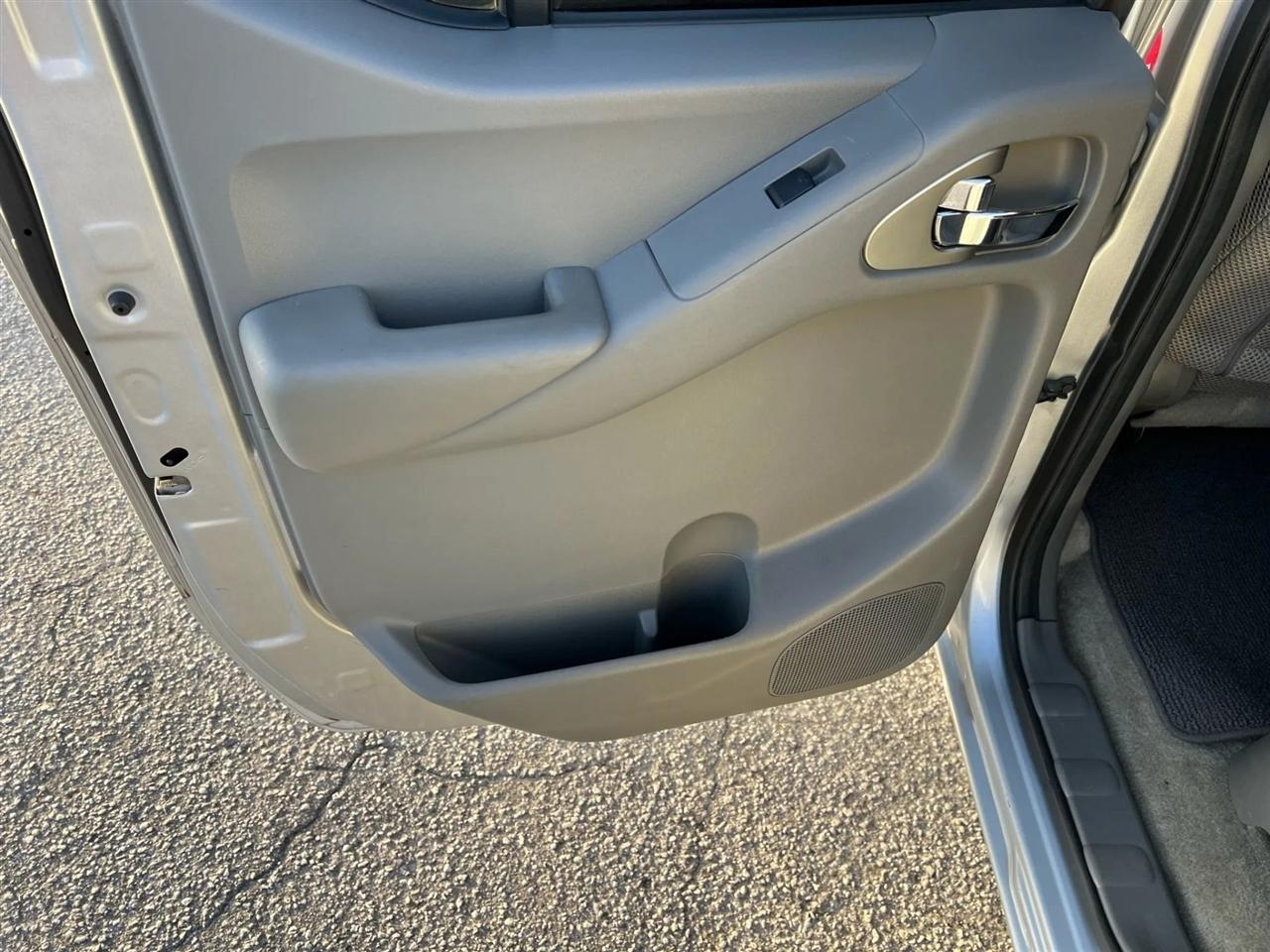 Nissan Frontier SV Crew Cab 2WD 2016