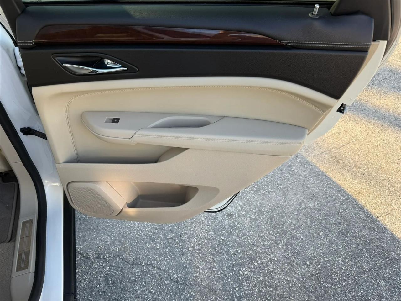 Cadillac SRX Luxury Collection 2010