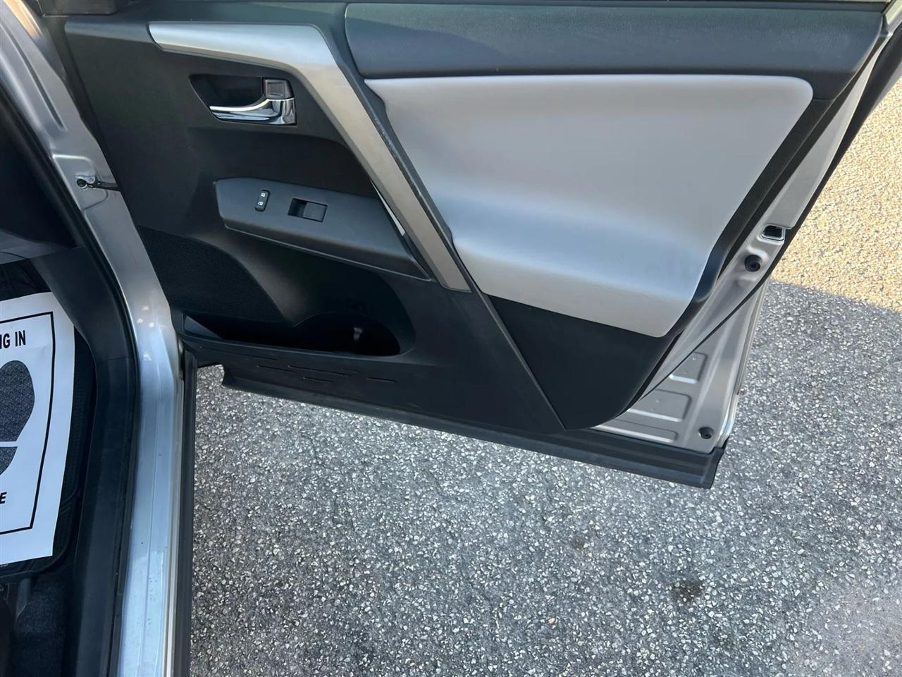 Toyota RAV4 XLE AWD 2016