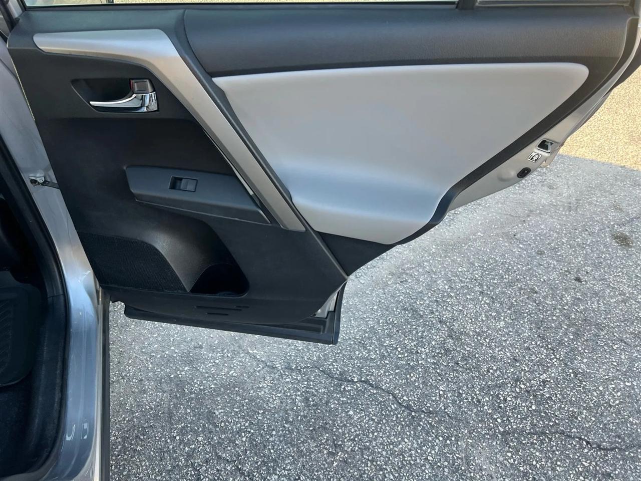 Toyota RAV4 XLE AWD 2016