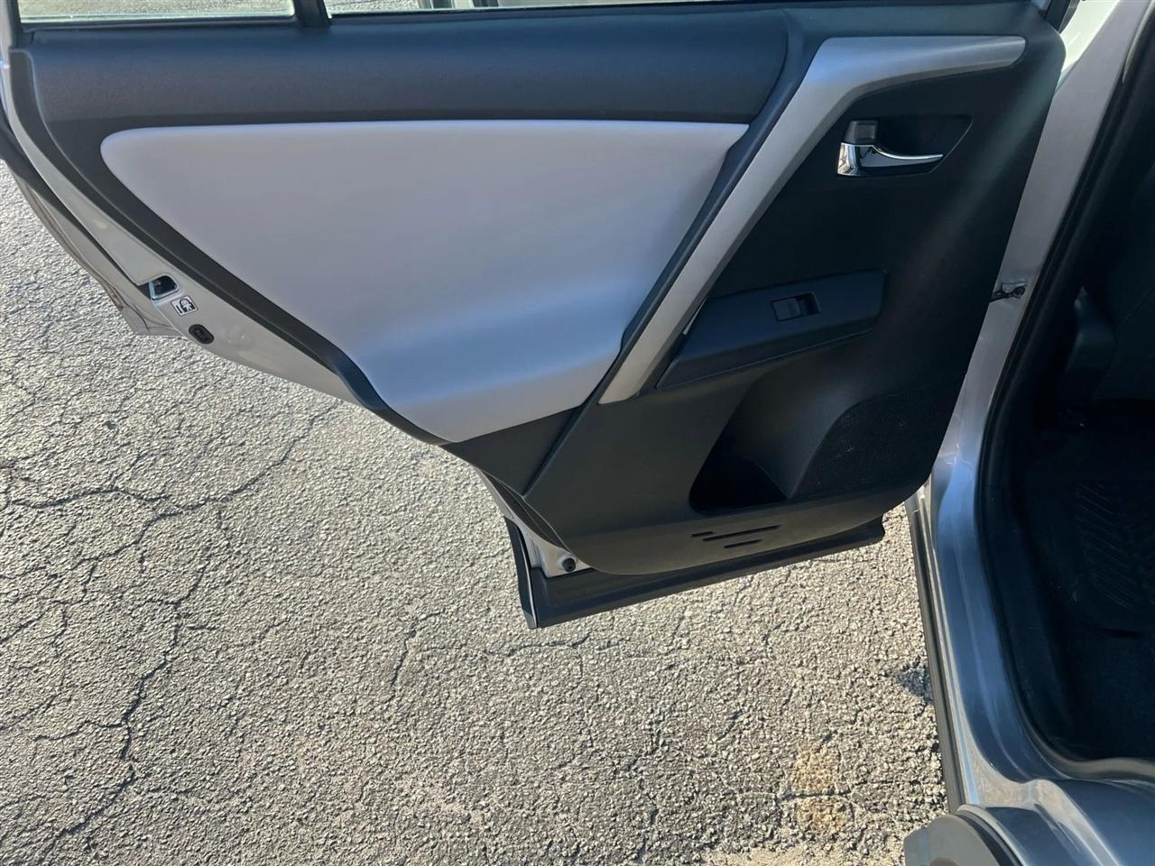 Toyota RAV4 XLE AWD 2016