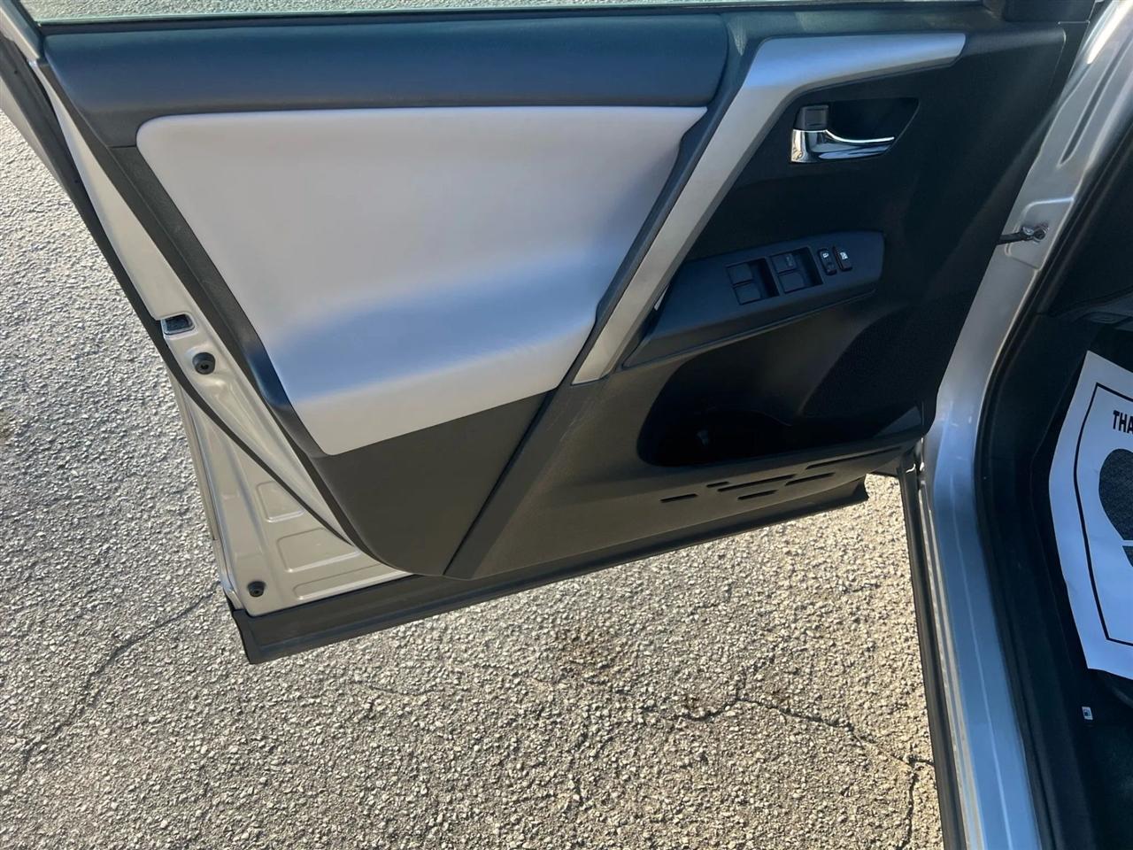 Toyota RAV4 XLE AWD 2016