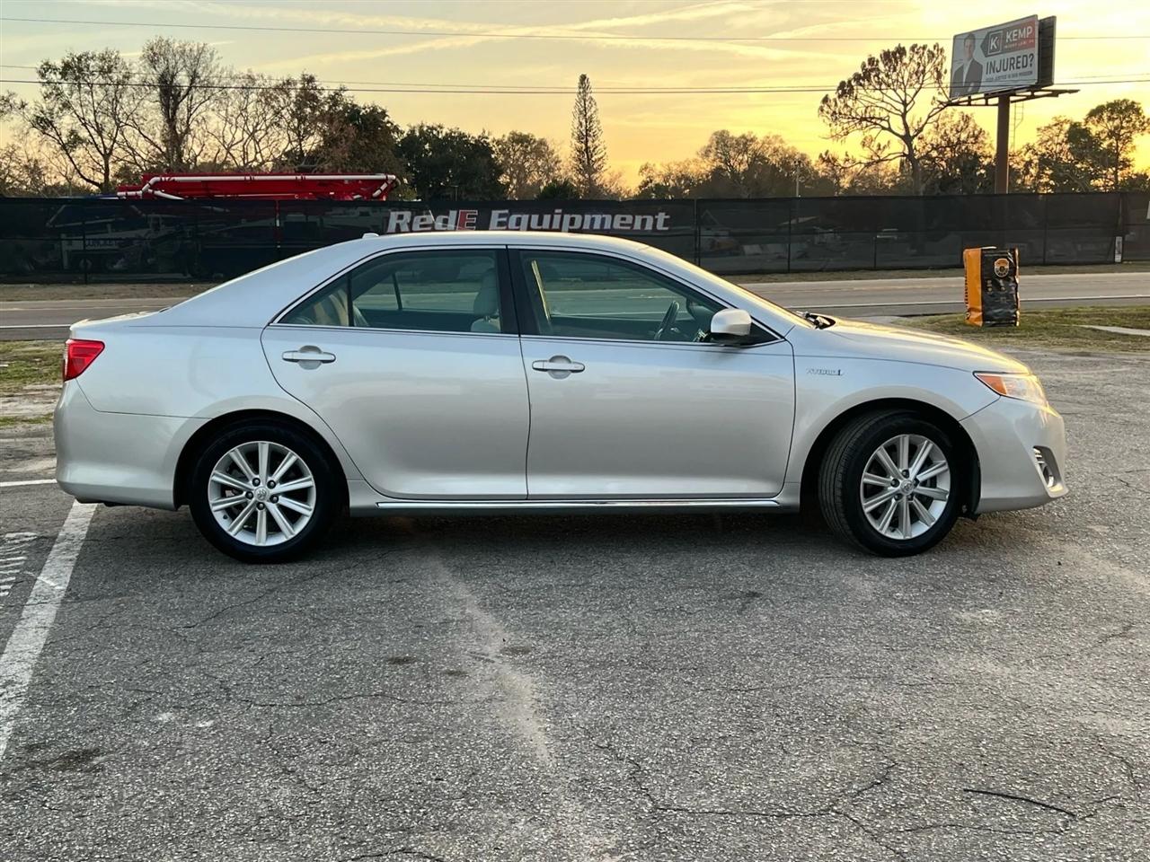Toyota Camry Hybrid XLE 2014
