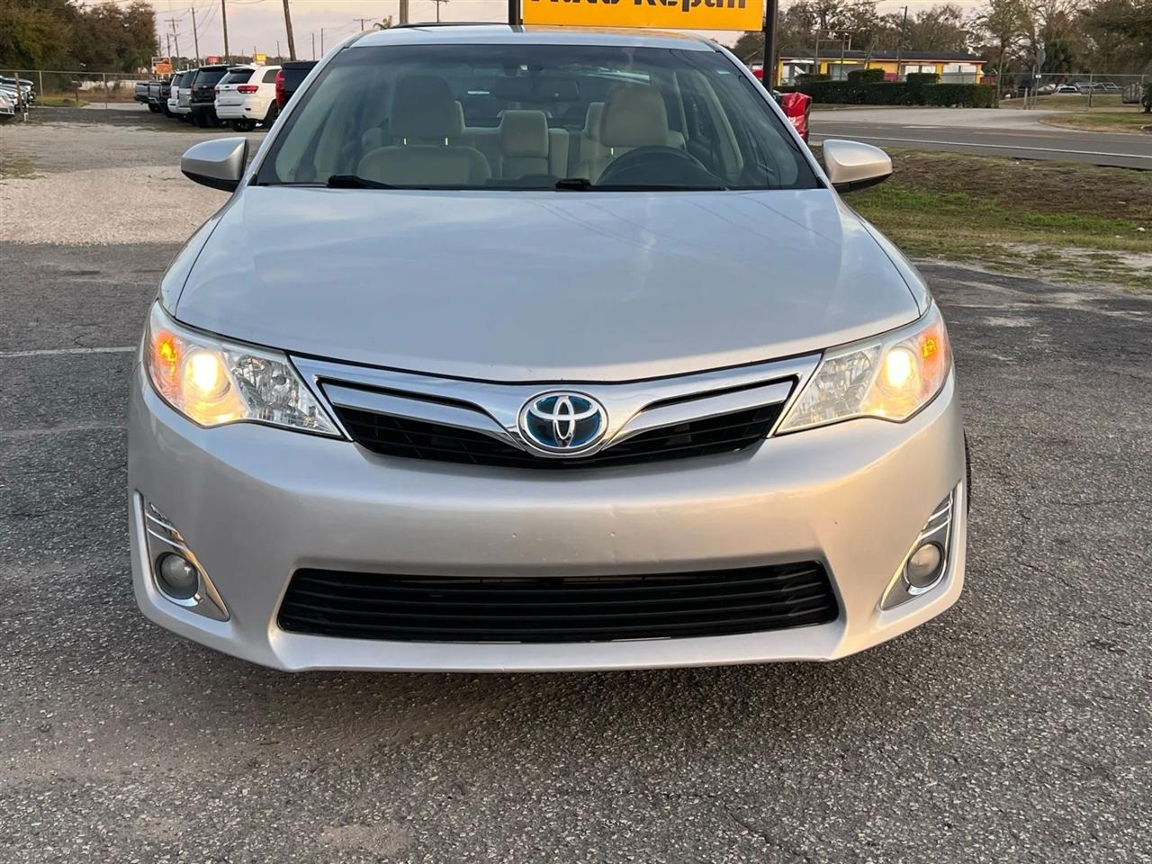 Toyota Camry Hybrid XLE 2014