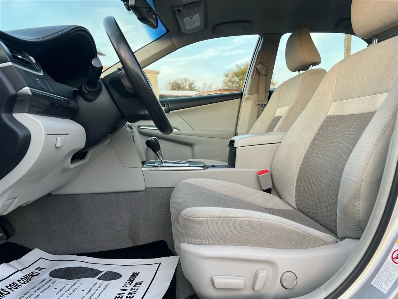 Toyota Camry Hybrid XLE 2014