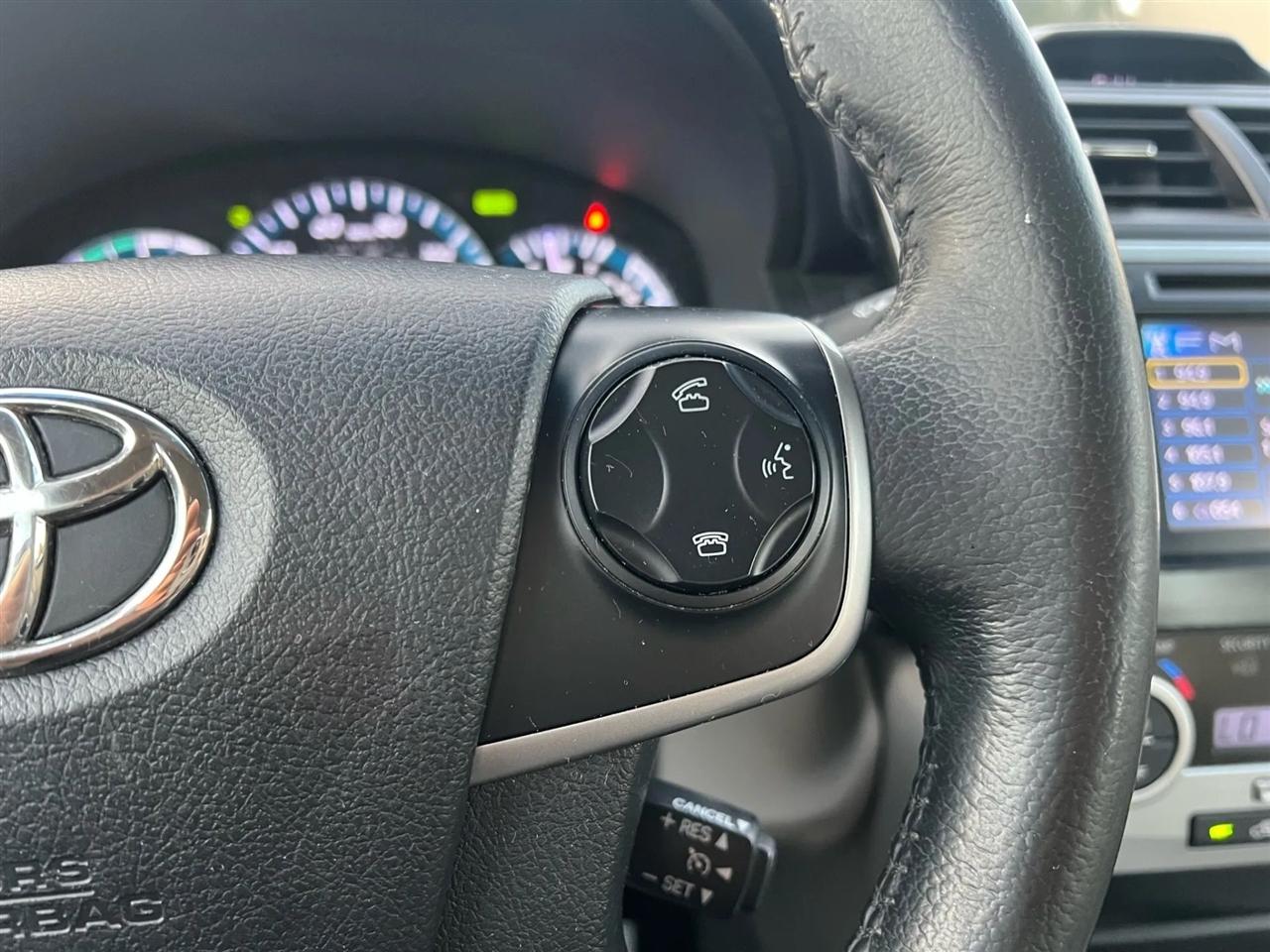 Toyota Camry Hybrid XLE 2014