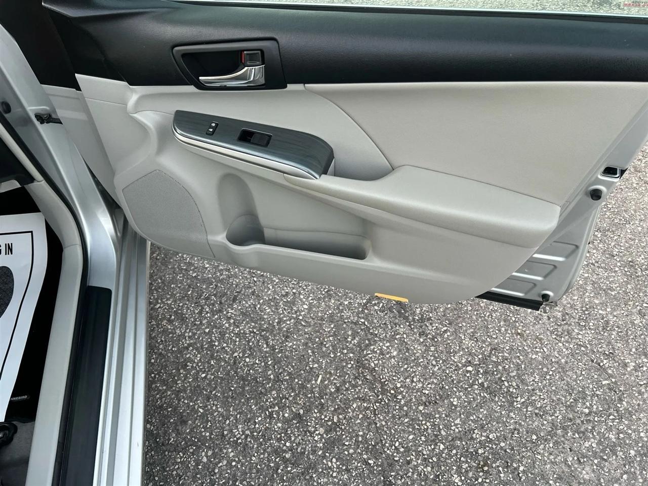 Toyota Camry Hybrid XLE 2014