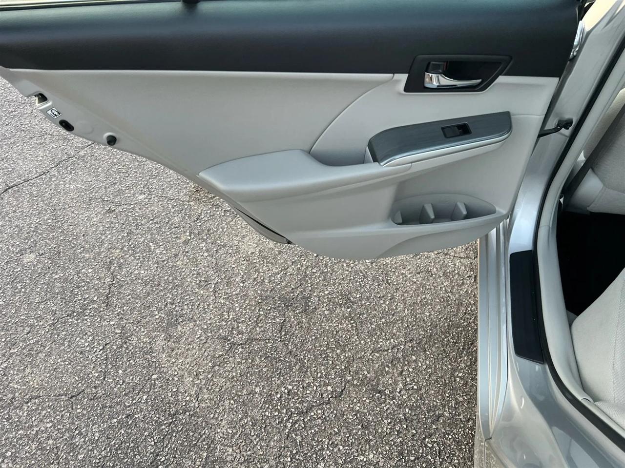 Toyota Camry Hybrid XLE 2014