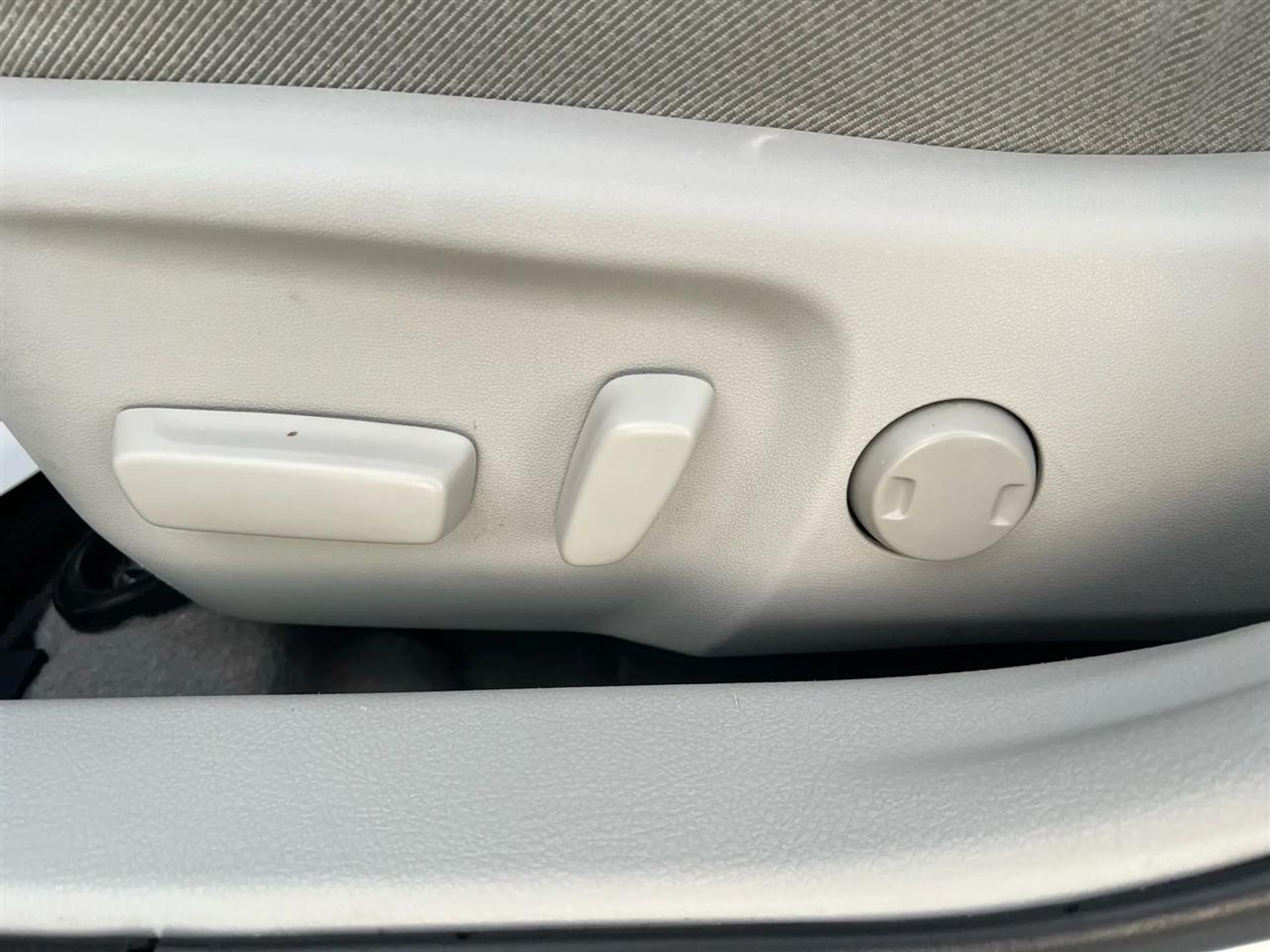 Toyota Camry Hybrid XLE 2014