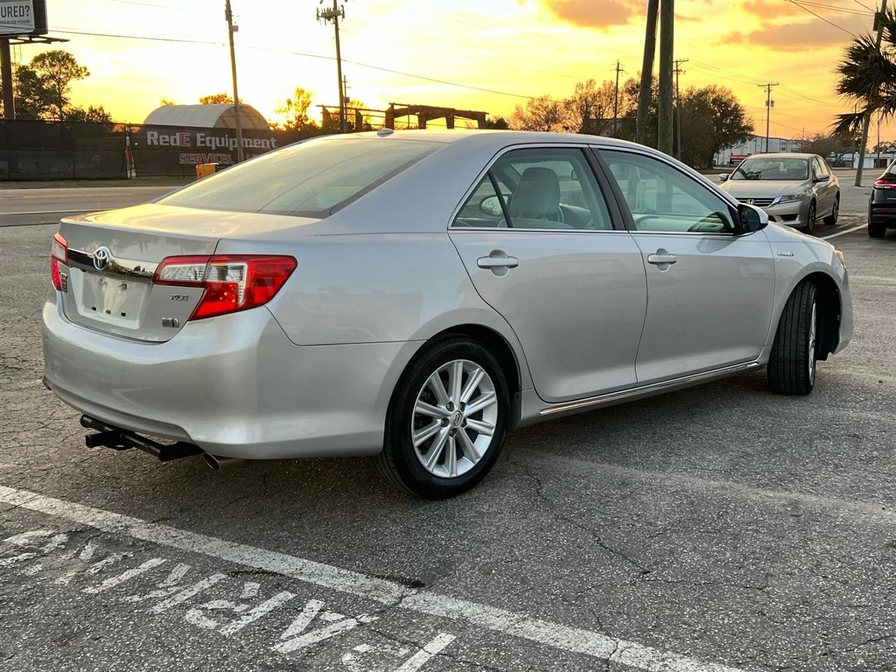 Toyota Camry Hybrid XLE 2014