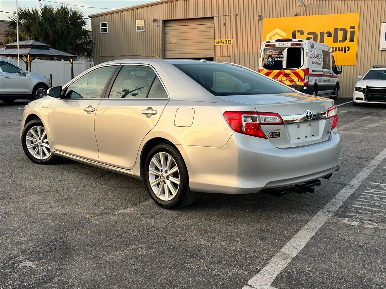Toyota Camry Hybrid XLE 2014