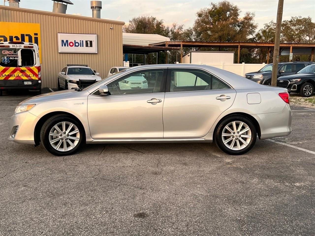 Toyota Camry Hybrid XLE 2014