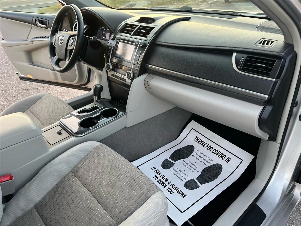 Toyota Camry Hybrid XLE 2014