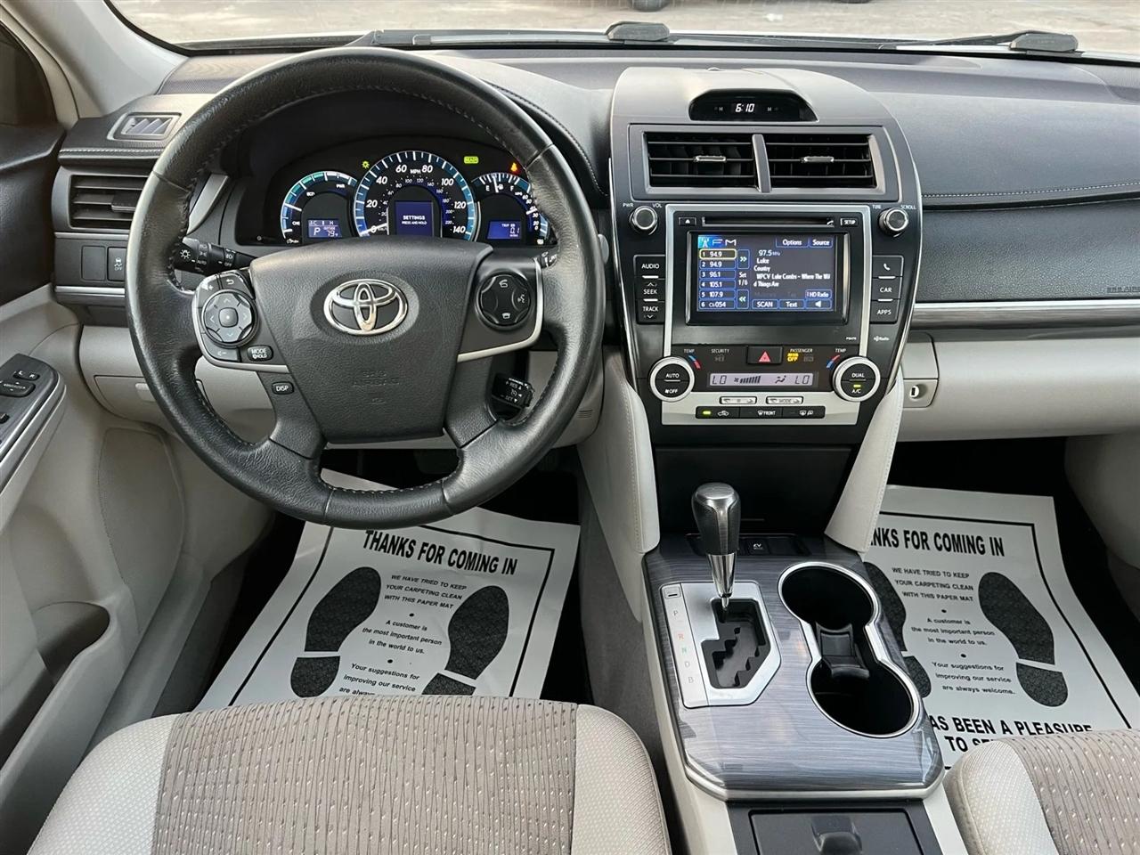 Toyota Camry Hybrid XLE 2014