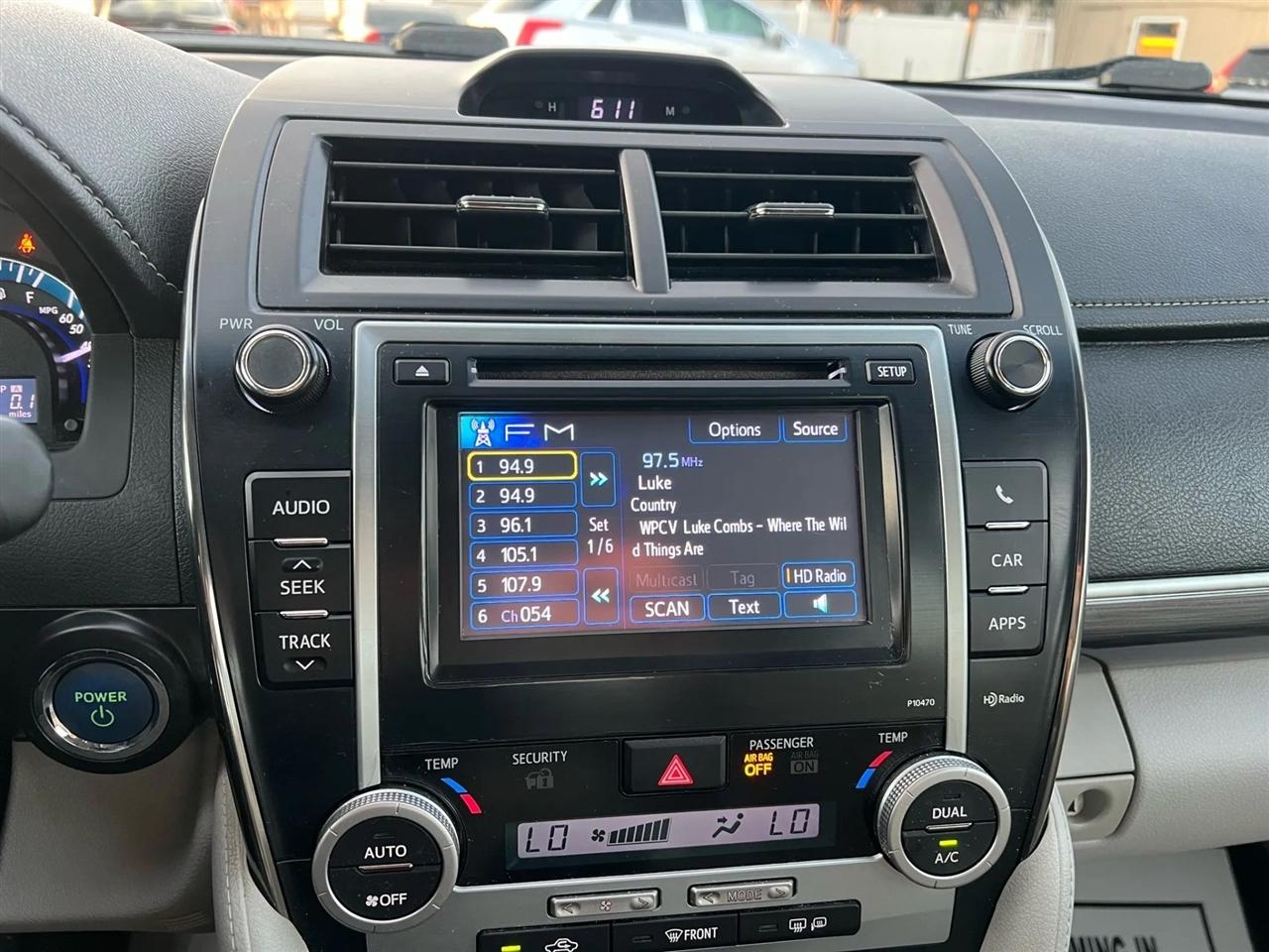 Toyota Camry Hybrid XLE 2014