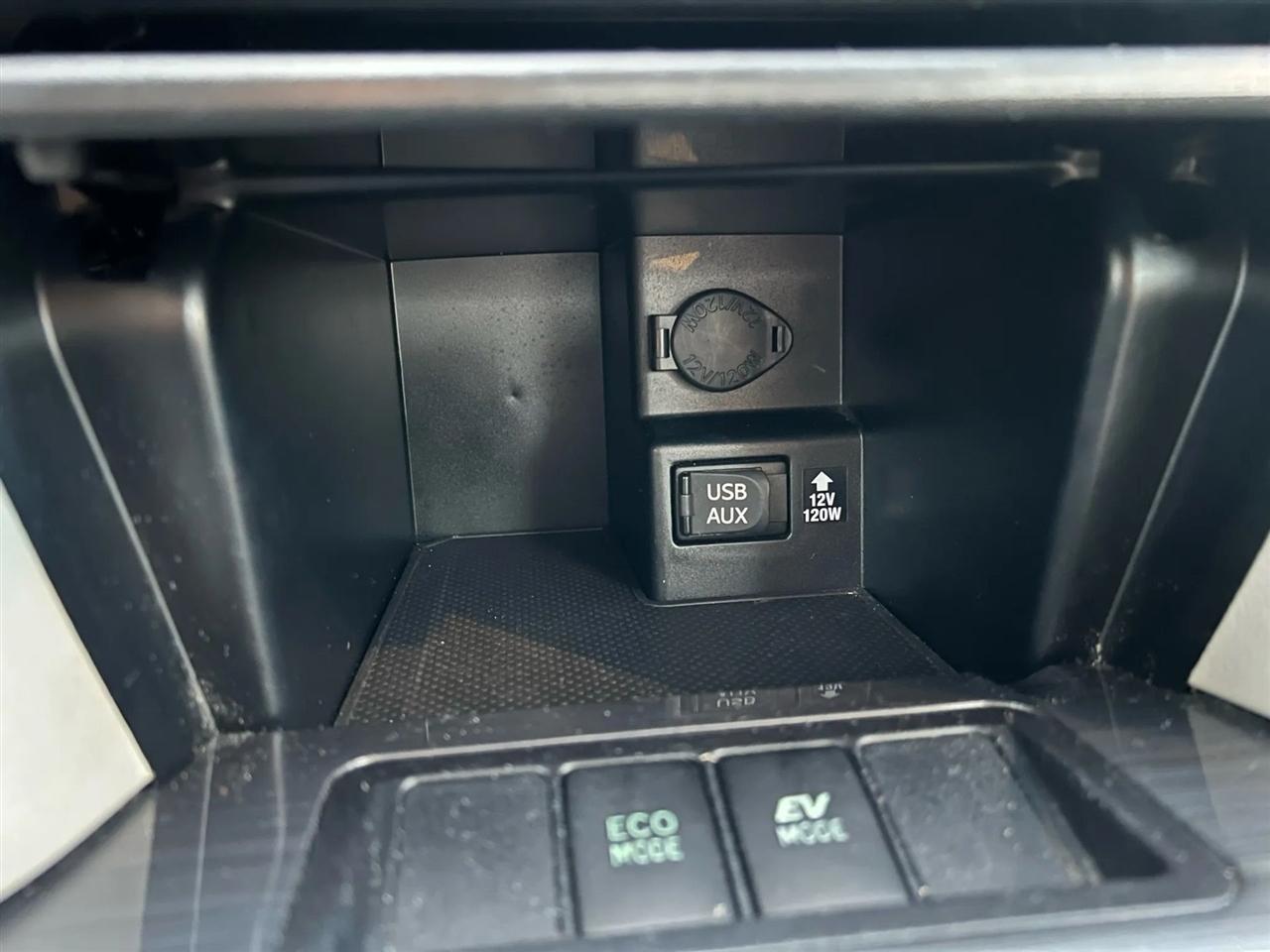 Toyota Camry Hybrid XLE 2014