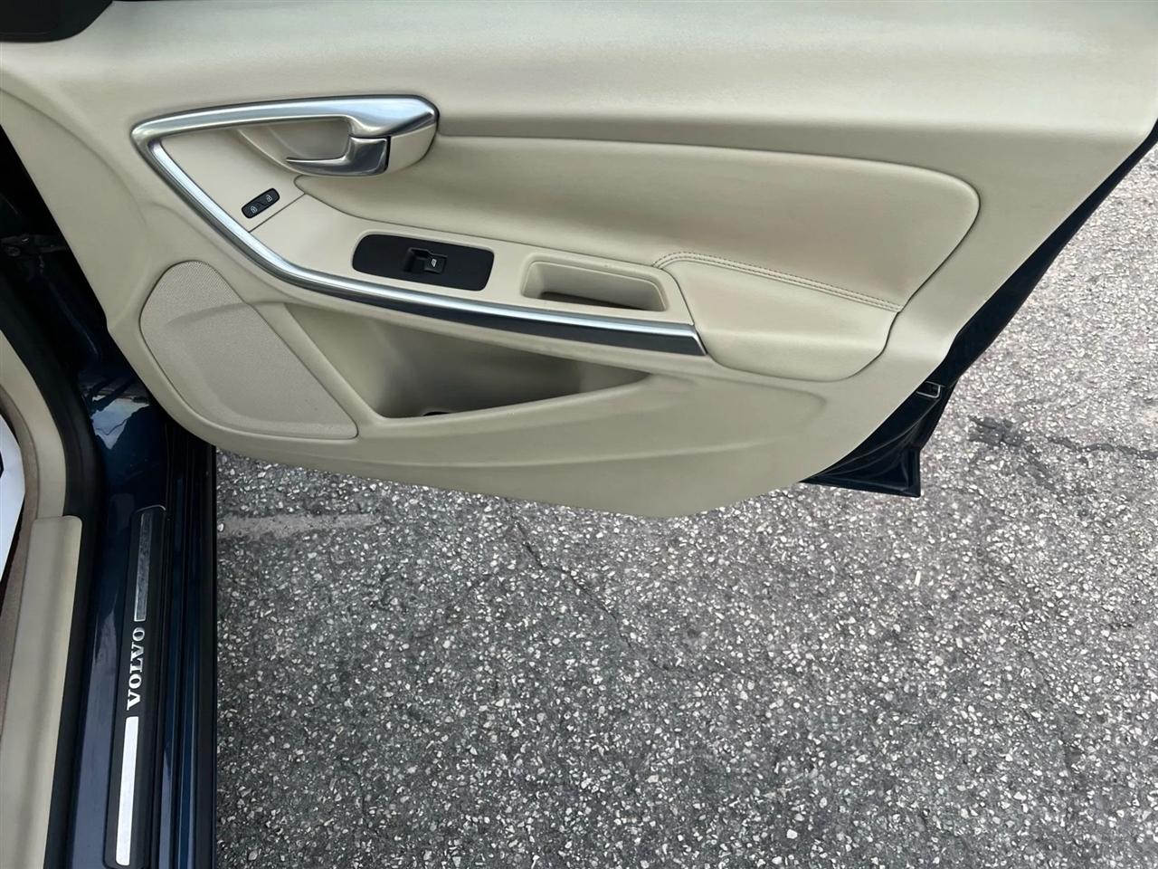 Volvo V60 T5 Drive-E Platinum FWD 2015