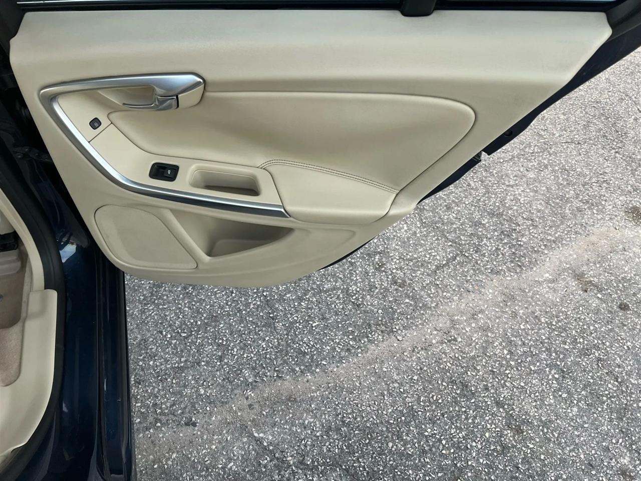 Volvo V60 T5 Drive-E Platinum FWD 2015