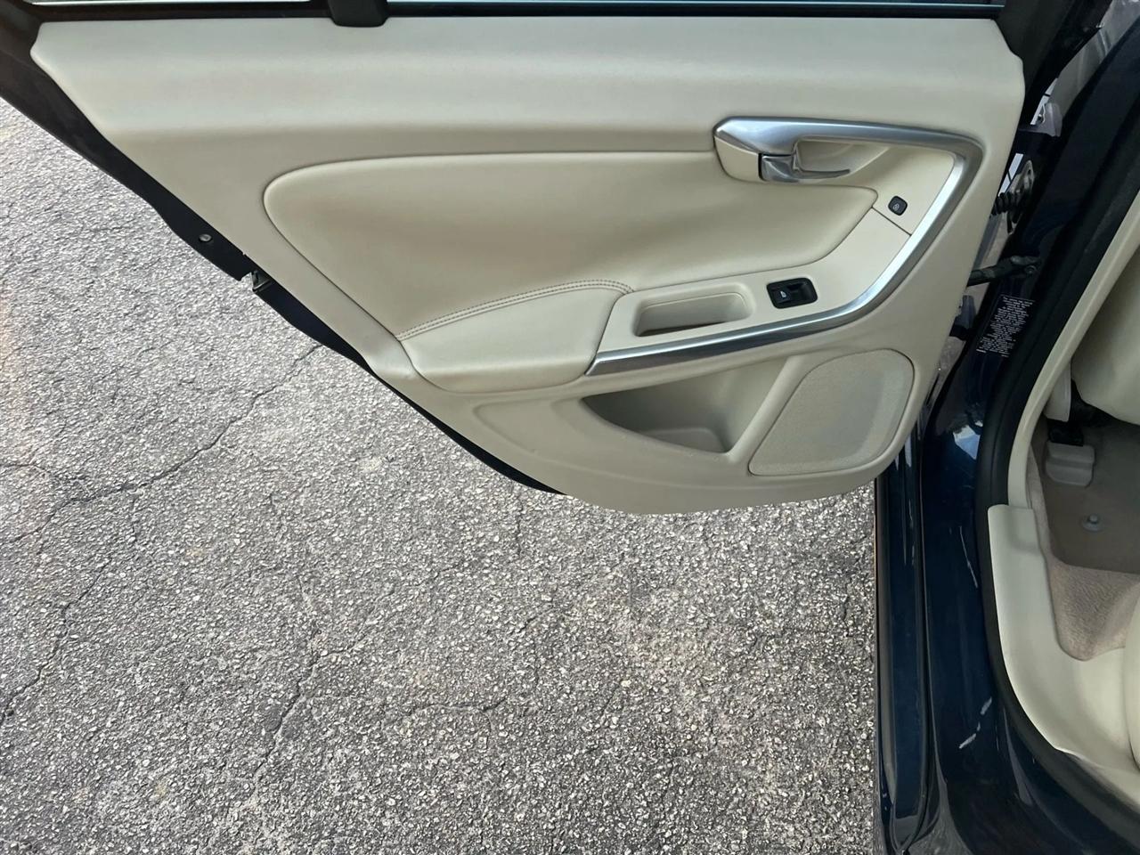 Volvo V60 T5 Drive-E Platinum FWD 2015