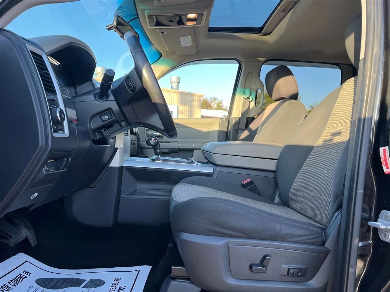 RAM 1500 SLT Crew Cab 4WD 2010