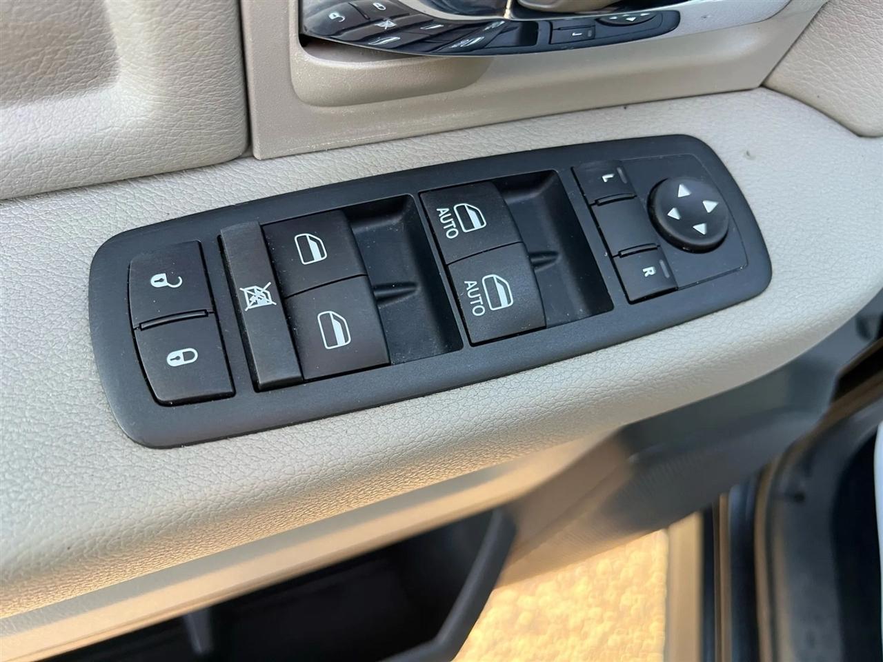 RAM 1500 SLT Crew Cab 4WD 2010