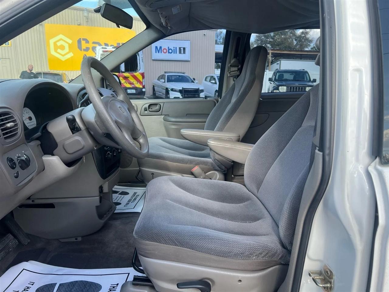 Dodge Caravan SE 2003