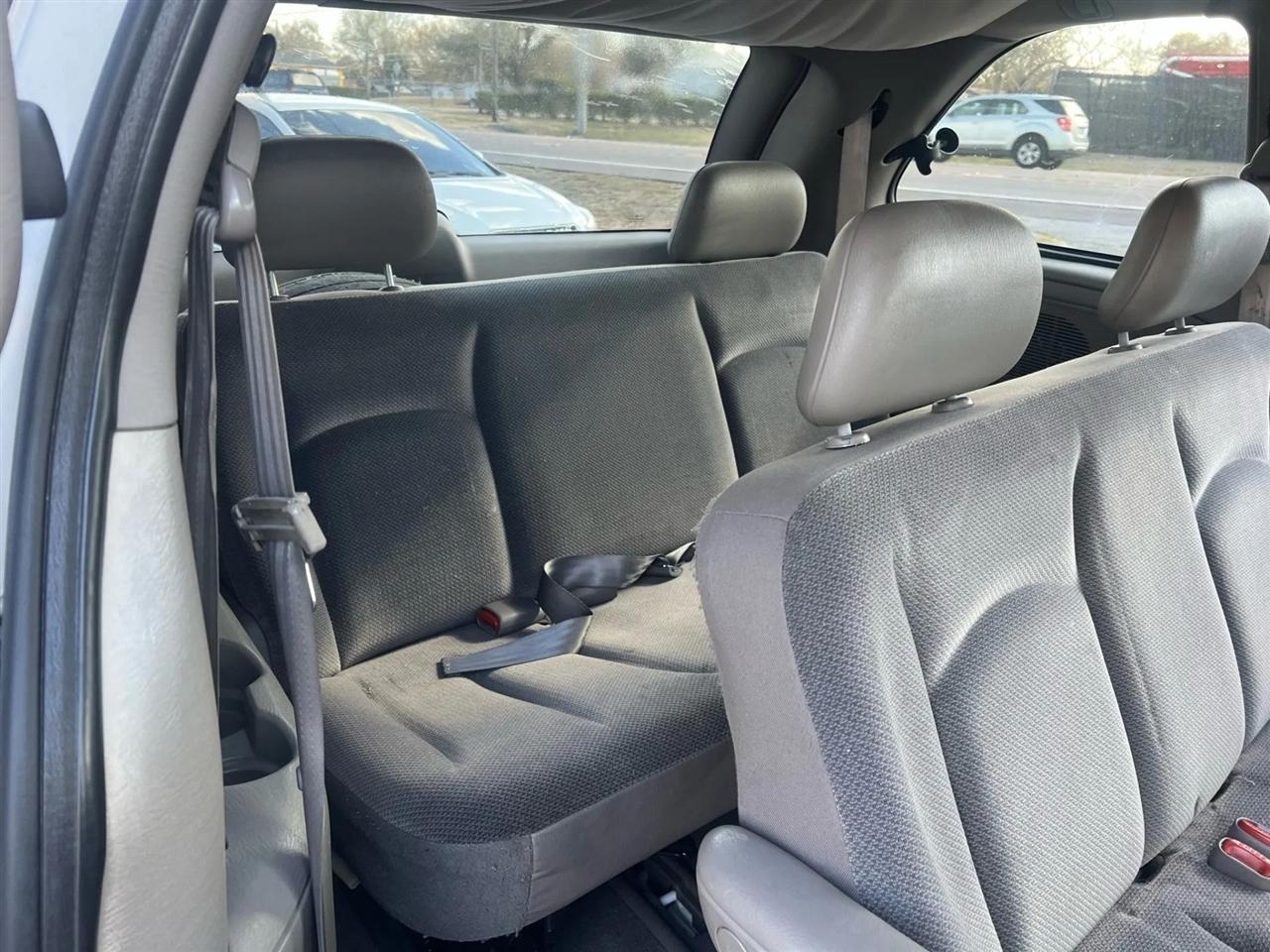 Dodge Caravan SE 2003