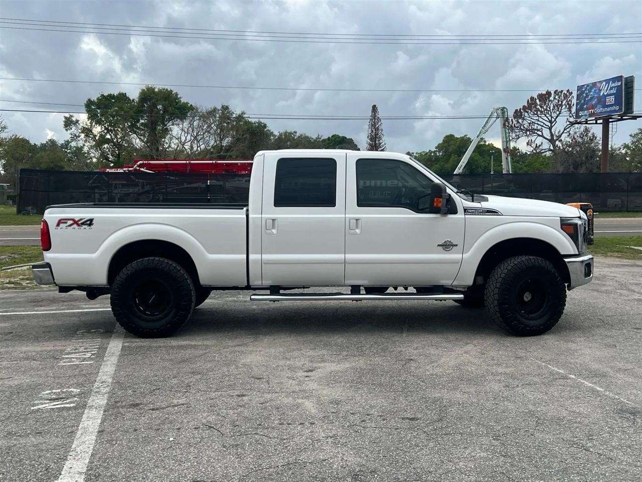 Ford F-250 SD Lariat Crew Cab 4WD 2013